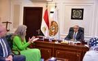 حسن شحاتة وزير العمل المصري يجتمع مع بيتينا شالر رئيس الاتحاد العالمي للتوظيف