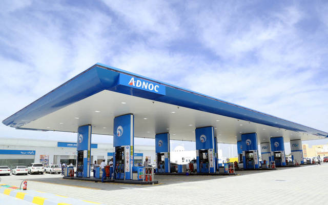 وكالة: أدنوك الإماراتية تخطر عملاءها بخفض إمدادات النفط في مايو