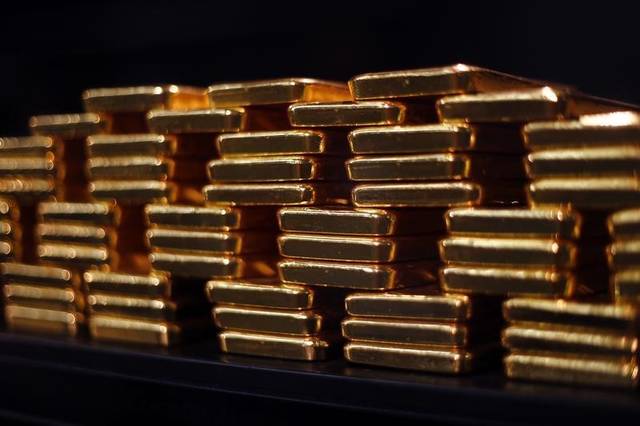 Gold slips as investors await US-China trade progress signals