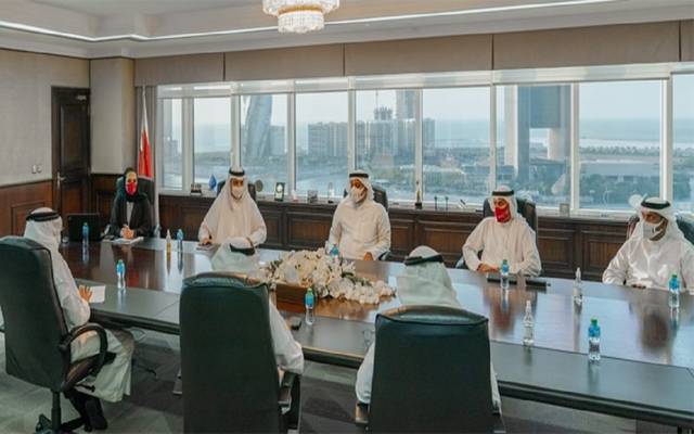 وزير المالية البحريني: نواصل جهود حماية القطاع من تداعيات "كورونا"
