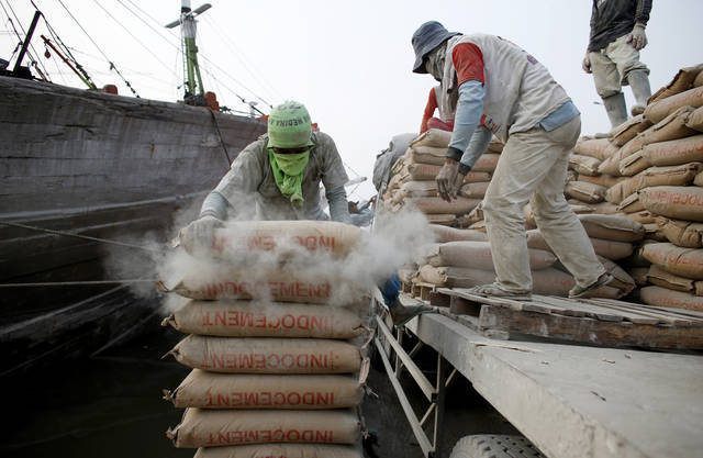 Cement plant (Photo Credit: Arabianeye - Reuters)