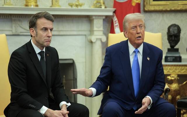 مهدداً برد أوروبي.. ماكرون: هناك "أمل ضئيل" في تغيير ترامب لقرار الرسوم الجمركية