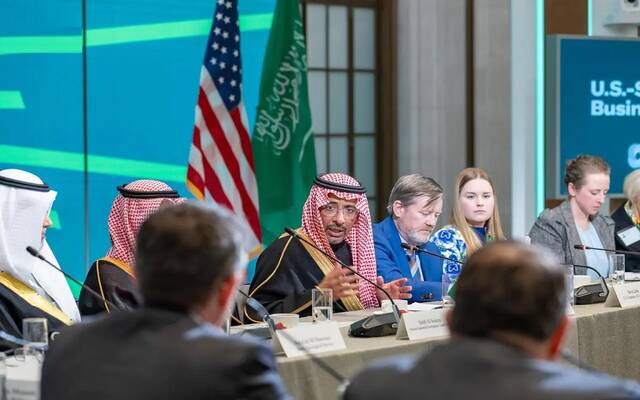 وزير الصناعة والثروة المعدنية يرأس اجتماع الطاولة المستديرة مع كبرى الشركات الأمريكية بواشنطن