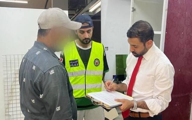 تنظيم سوق العمل بالبحرين تنفذ حملتين تفتيشيتين في المحرق والجنوبية
