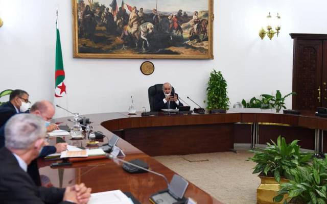 الرئيس الجزائري يوجه الحكومة بتشجيع الإنتاج الوطني وخفض النفقات غير الضرورية