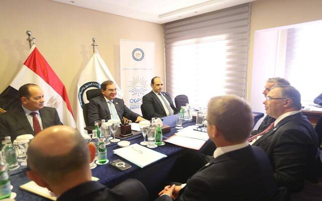 اجتماع طارق الملا وزير البترول والثروة المعدنية في مصر مع باتريك بويان رئيس شركه توتال إينرجي العالمية