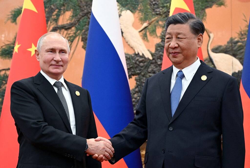 روسيا والصين يوقفان تقريباً التعامل بالدولار في التجارة بينهما