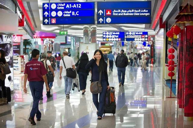 بسبب "كورونا".. مطارات دبي تفحص القادمين من الصين