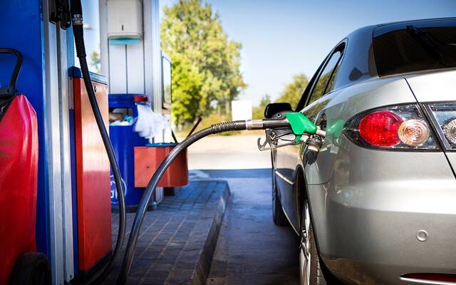 سينخفض سعر لتر البنزين الخصوصي (95) من 3.30 درهم بالشهر الجاري إلى 2.92 درهم في أكتوبر
