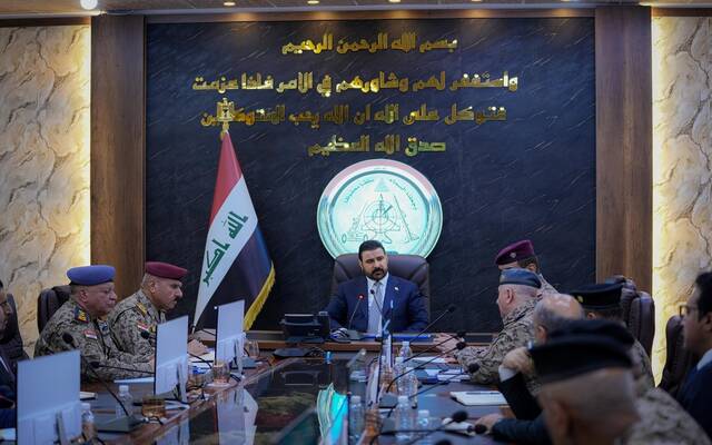 جانب من زيارة رئيس الوزراء إلى مركز العمليات- في قيادة الدفاع الجوي