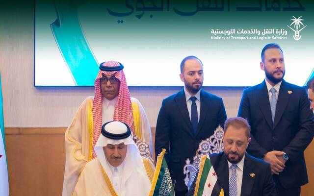صالح الجاسر وزير النقل والخدمات اللوجستية يوقع اتفاقية بين السعودية والجمهورية العربية السورية في مجال خدمات النقل الجوي