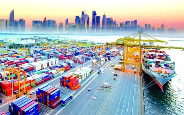 عمليات تجارة عبر الموانئ العربية