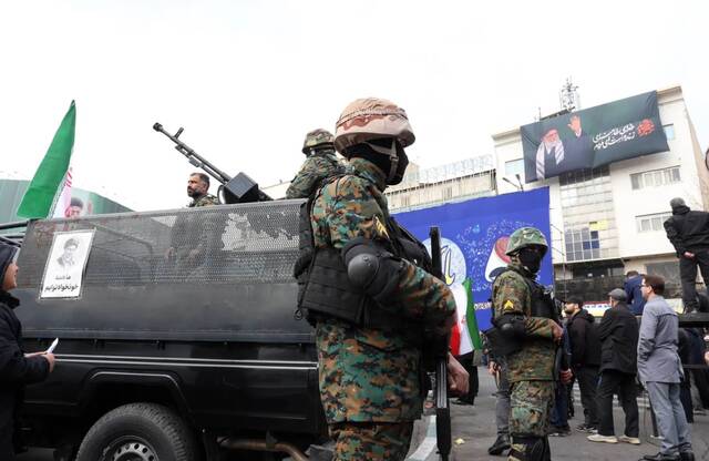 عناصر تابعة للحرس الثوري