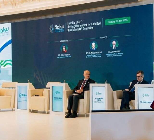 أحمد رستم وزير التخطيط والتنمية الاقتصادية ومحافظ مصر لدى مجموعة البنك الإسلامي للتنمية