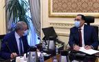 اجتماع مصطفى مدبولي رئيس مجلس الوزراء المصري مع علي المصيلحي وزير التموين