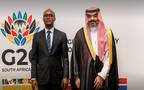 جانب من لقاء وزير الاتصالات وتقنية المعلومات مع وزير الاتصالات والابتكار الرقمي في جنوب أفريقيا