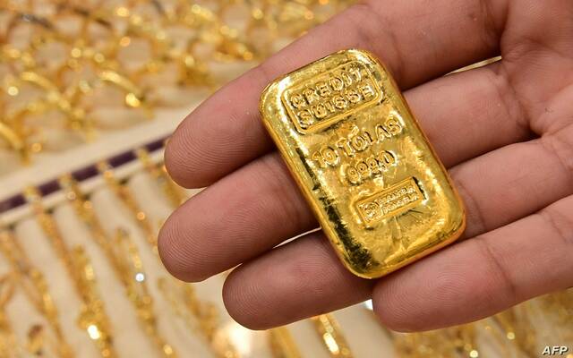 هبط سعر التسليم الفوري للذهب بنسبة 0.8 % فاقدا نحو 16 دولار