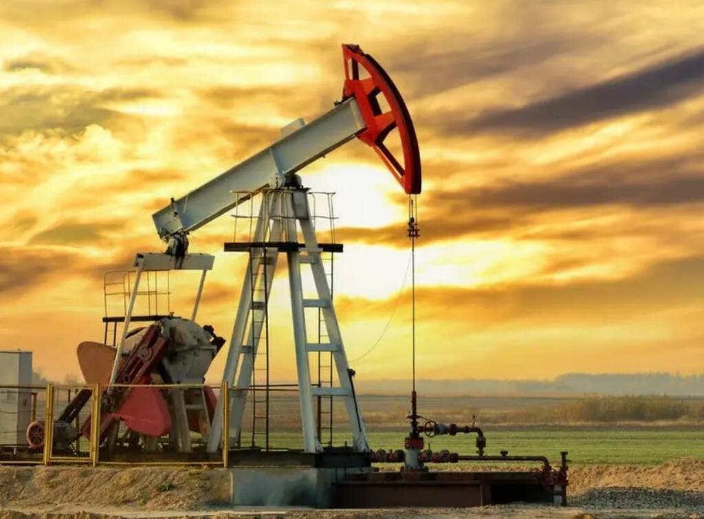ارتفاع النفط خلال التعاملات بعد إعلان تراجع المخزونات الأمريكية