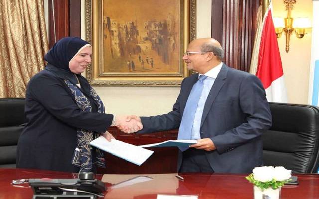 الصناعة وبنك قناة السويس يوقعان عقدين لتمويل مشروعات بـ100مليون جنيه