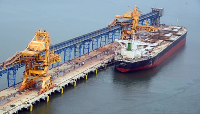 "مبادلة كابيتال" و"ترافيجورا" تعتزمان بيع ميناء "بورتو سودستي"