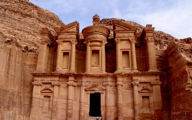 البتراء الأردنية تسجل رقماً قياسياً بعدد السياح