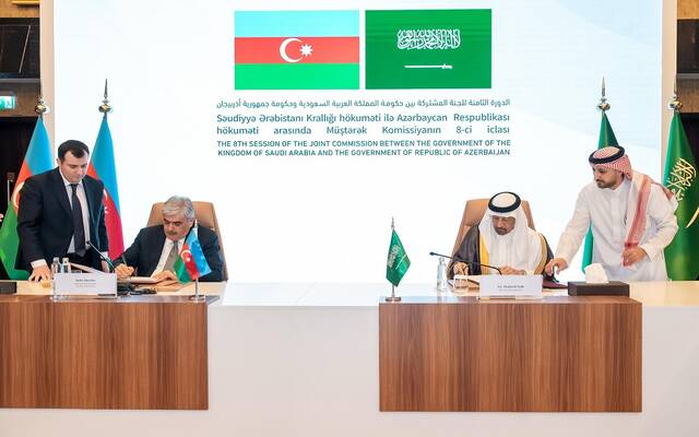 وزير الاستثمار ونائب رئيس وزراء جمهورية أذربيجان يشهدان توقيع مذكرات تفاهم في عددٍ من المجالات الاقتصادية