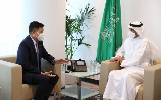 وزير الموارد البشرية السعودي يستعرض إنجازات سوق العمل مع مبعوث الرئيس الفلبين