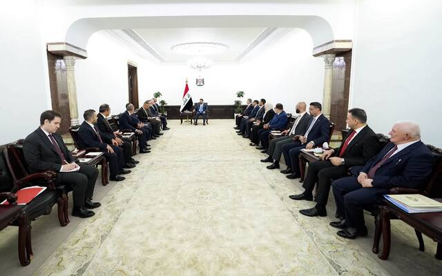 رئيس مجلس الوزراء علي فالح الزيدي يستقبل وزير النقل والبنية التحتية التركي