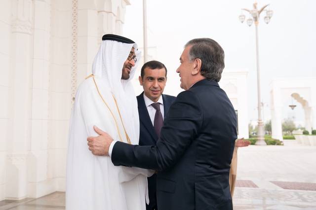 صور.. استقبال محمد بن زايد لرئيس أوزبكستان في أبوظبي