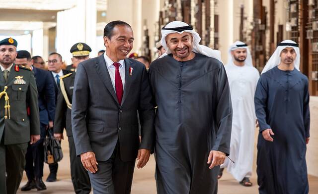 الشيخ محمد بن زايد آل نهيان رئيس الإمارات يستقبل جوكو ويدودو رئيس جمهورية إندونيسيا