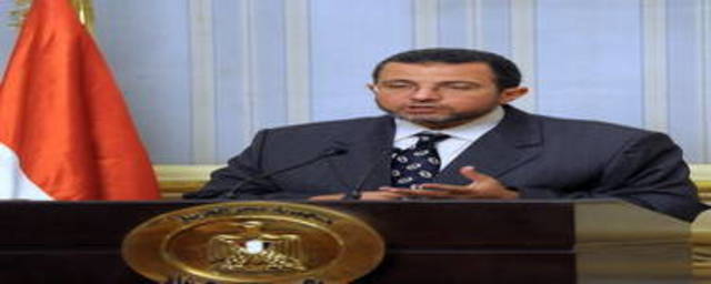 "قنديل" يبحث مع "عمران" تأثير الأحداث الجارية على "البورصة"