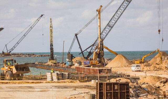 مسؤول: تطوير ميناء العريش لاستقبال سفن حمولات 50 ألف طن