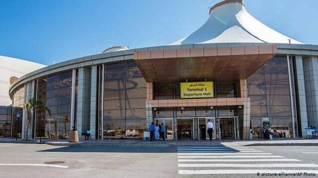 بعد مصرع سائحة.. بيان عاجل لوزارة الطيران بشأن حادث مطار شرم الشيخ