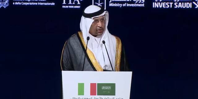 وزير الاستثمار  خالد الفالح خلال كلمته بالمنتدى