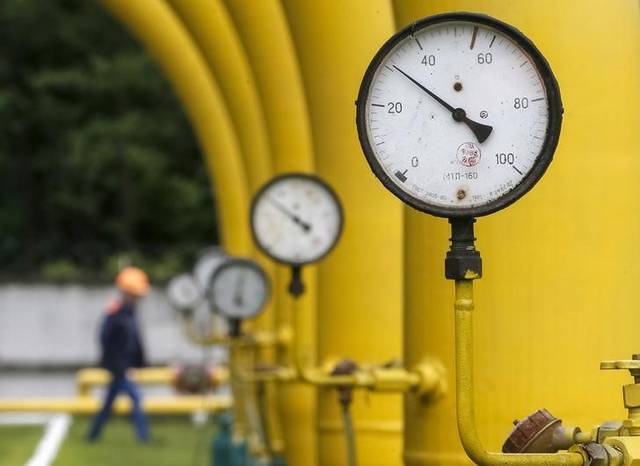 US natural gas storage climbs in week as prices drop