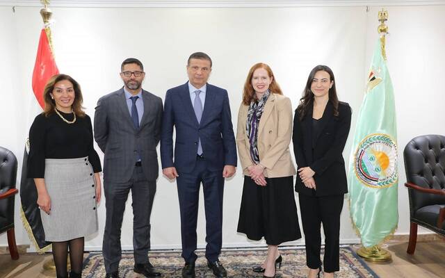 علاء فاروق وزير الزراعة واستصلاح الأراضي و فدًا من قيادات شركة كرافت هاينزالعالمية