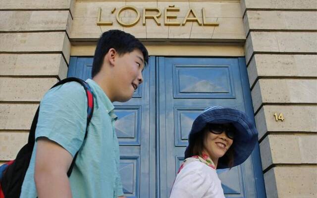 بكين تحذّر رعاياها في فرنسا بعد الاعتداء على حافلة تحمل سياحا صينيين