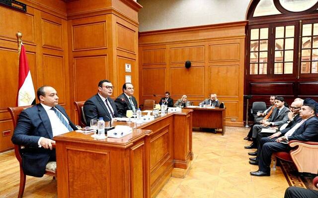 المهندس شريف الشربيني وزير الإسكان والمرافق والمجتمعات العمرانية المصري في اجتماع لجنة الإسكان بمجلس الشيوخ