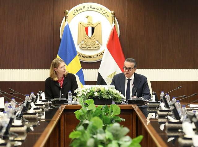 "الصحة" المصرية تبحث توسيع الشراكات الاستثمارية مع السويد