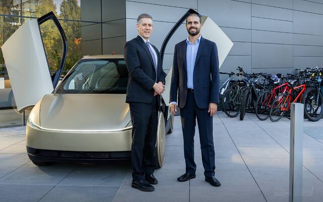 محافظ هيئة الحكومة الرقمية بالسعودية يلتقي في واشنطن مع المستشار العام في شركة Tesla
