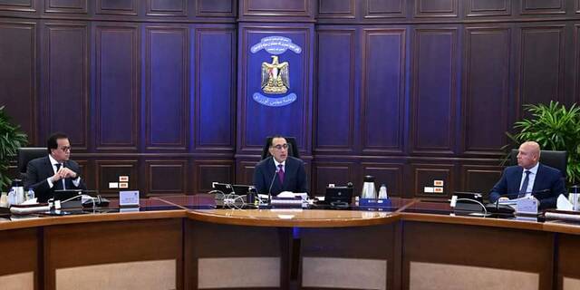 الوزراء المصري يوافق على 12 قرارا خلال اجتماعه الأسبوعي